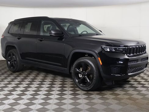 Used 2023 Jeep Grand Cherokee L Laredo AWD/4WD image 2