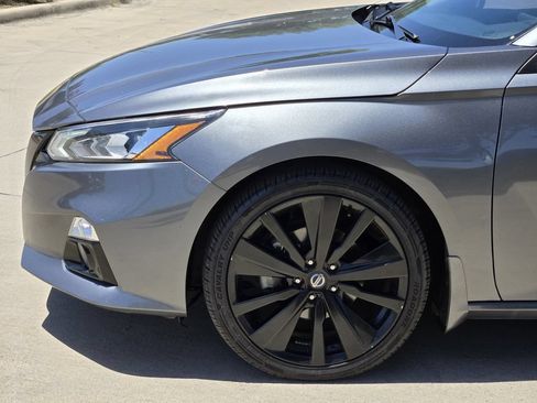Used 2022 Nissan Altima 2.5 SR w/ Midnight Edition Package FWD image 7