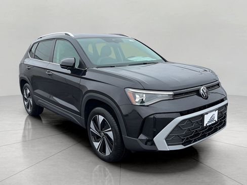 New 2026 Volkswagen Taos SE image 1