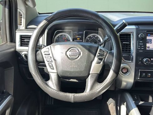 Used 2018 Nissan Titan SV w/ SV Convenience Package RWD image 16