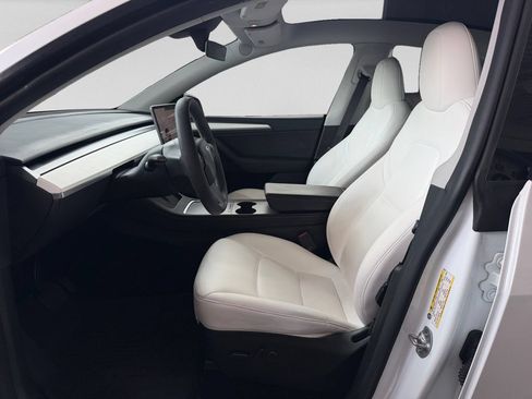 Used 2024 Tesla Model Y Long Range AWD/4WD image 22