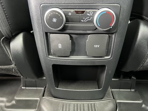 Used 2021 Ford Explorer XLT w/ Equipment Group 202A AWD/4WD image 46