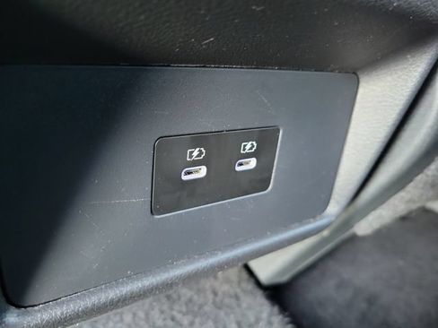 Used 2025 Nissan Rogue SV AWD/4WD image 16