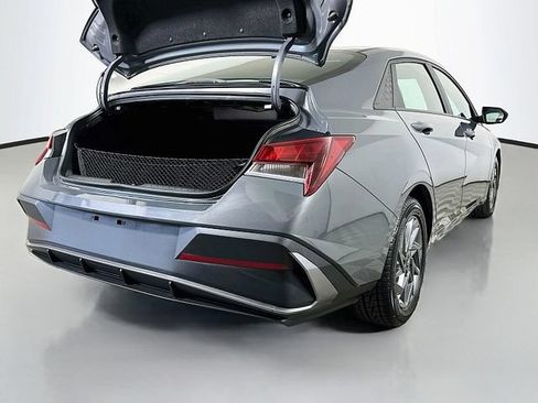 Used 2024 Hyundai Elantra SEL FWD image 25