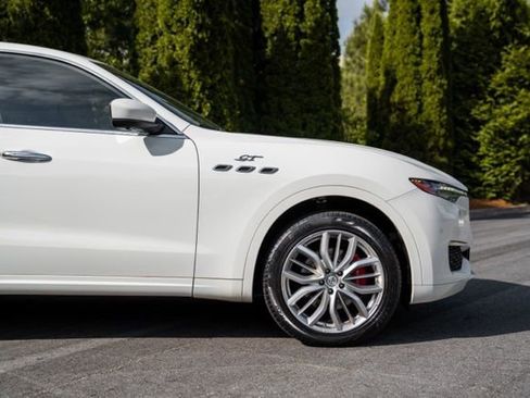 Used 2022 Maserati Levante GT AWD/4WD image 14