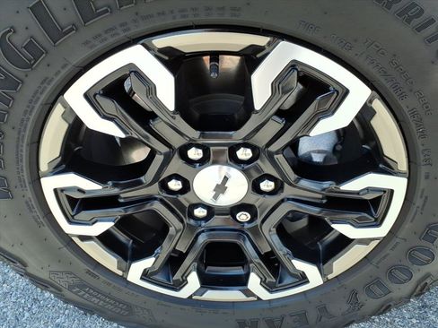 Used 2022 Chevrolet Silverado 1500 ZR2 AWD/4WD image 11