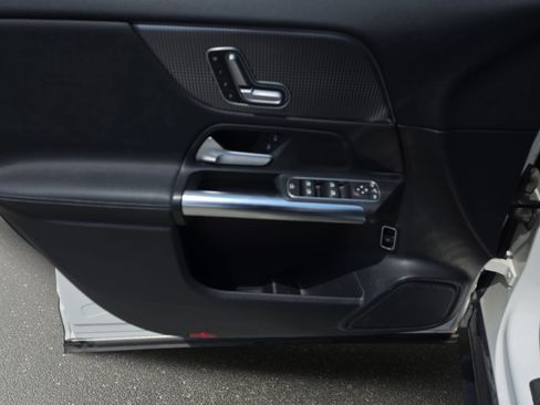 Certified 2021 Mercedes-Benz GLA 250 image 26