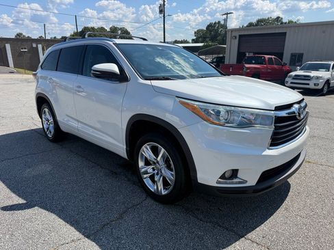 Used 2015 Toyota Highlander Limited FWD image 3