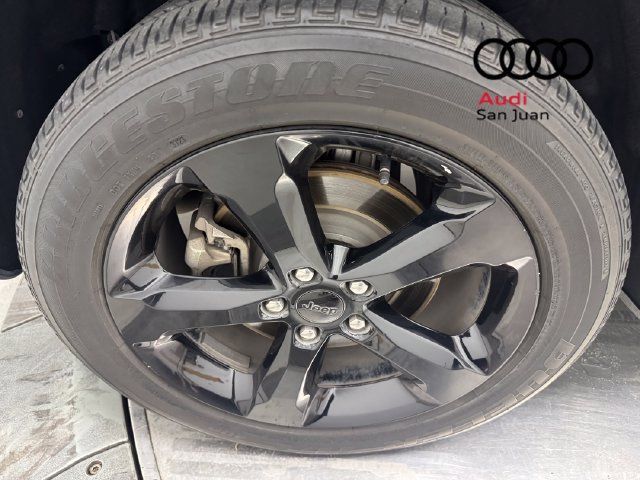 Used 2024 Jeep Grand Cherokee L Altitude AWD/4WD image 5