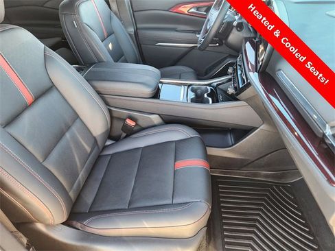 Used 2024 Chevrolet Traverse RS image 15