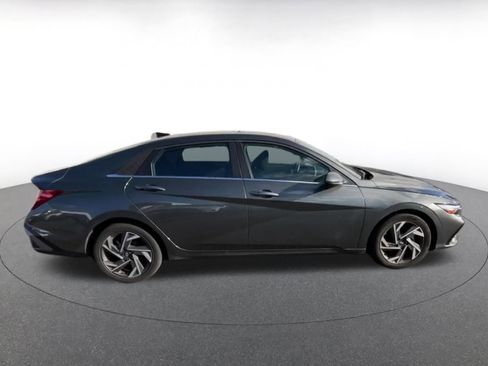 Used 2025 Hyundai Elantra SEL image 16