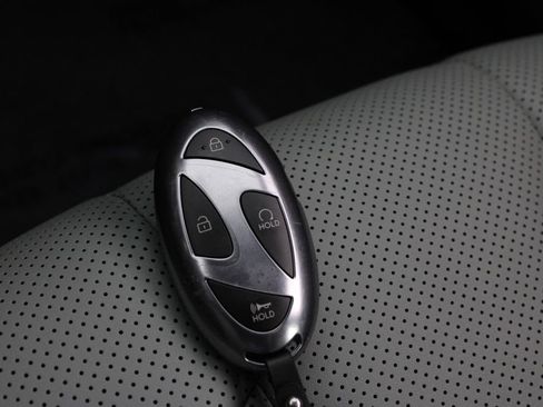 Certified 2025 Hyundai Elantra Limited image 32