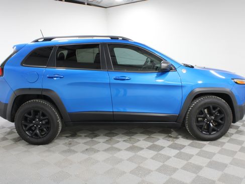 Used 2018 Jeep Cherokee Trailhawk w/ Comfort/Convenience Group AWD/4WD image 26