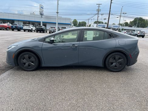 Used 2024 Toyota Prius LE FWD image 8