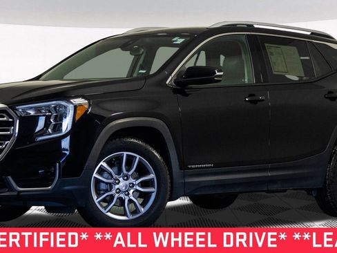Used 2022 GMC Terrain SLT image 2