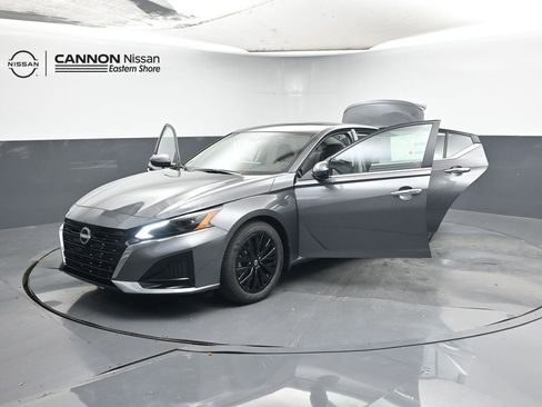 New 2025 Nissan Altima 2.5 SV w/ SV Special Edition Package FWD image 32