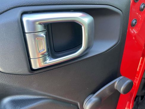 Used 2023 Jeep Gladiator Sport image 13