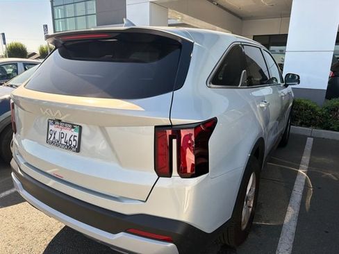 Used 2026 Kia Sorento LX FWD image 6