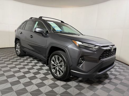 Used 2022 Toyota RAV4 XLE Premium FWD image 6