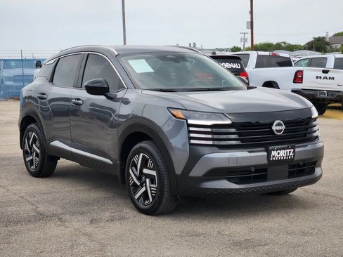 Used 2026 Nissan Kicks SV w/ SV Premium Package FWD image 3