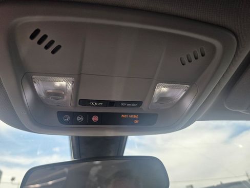 Used 2018 Chevrolet Malibu LT FWD image 16