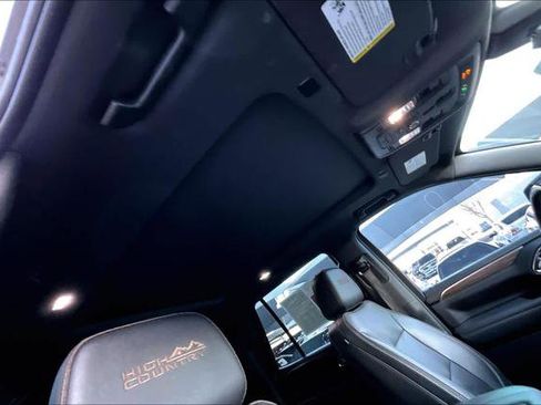 Used 2022 Chevrolet Tahoe High Country AWD/4WD image 14