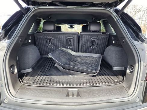 Used 2022 Cadillac XT5 Luxury w/ LPO, Floor Liner Package FWD image 17