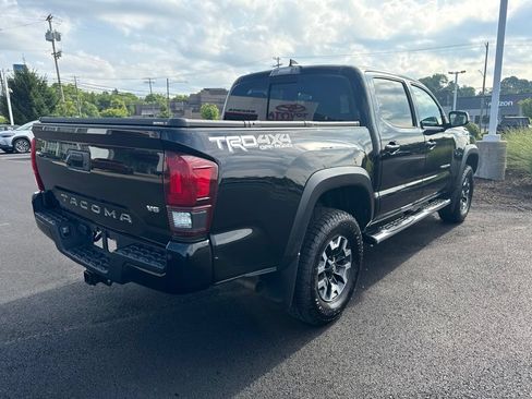 Used 2019 Toyota Tacoma TRD Off-Road w/ Technology Package AWD/4WD image 5
