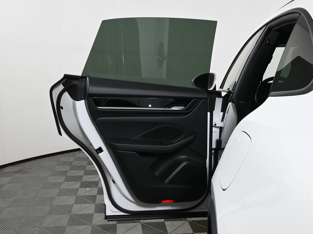 Used 2026 Porsche Macan 4 Electric AWD/4WD image 33
