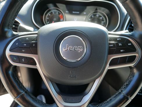 Used 2020 Jeep Cherokee Limited AWD/4WD image 25