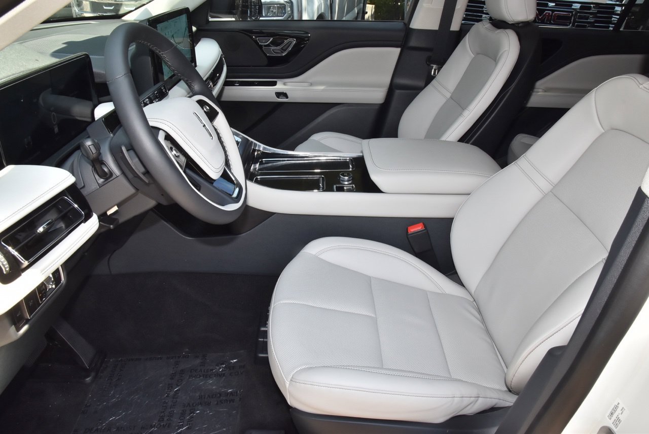 New 2026 Lincoln Aviator 2WD image 13