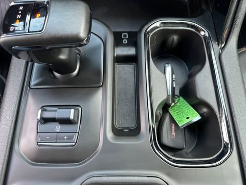 Used 2025 GMC Sierra 1500 AT4 w/ Technology Package AWD/4WD image 35