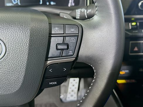 Used 2025 Toyota Camry SE w/ Convenience Package FWD image 17