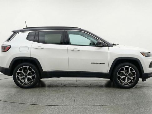 Used 2025 Jeep Compass Limited image 8