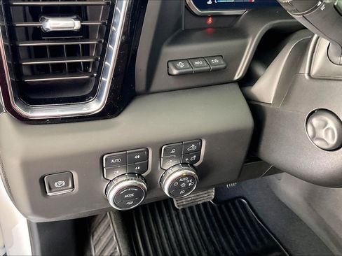 Used 2025 GMC Sierra 1500 Denali Ultimate AWD/4WD image 28