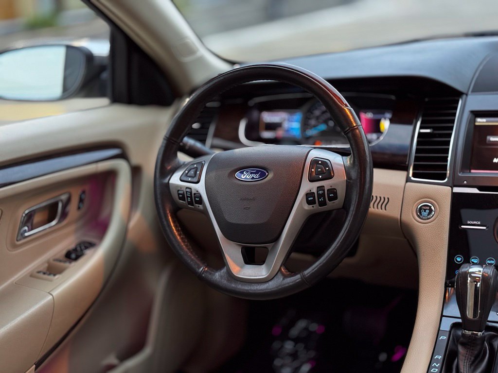 Used 2015 Ford Taurus Limited w/ Equipment Group 301A FWD image 21