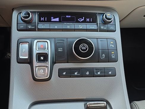 Used 2021 Hyundai Palisade Limited image 19