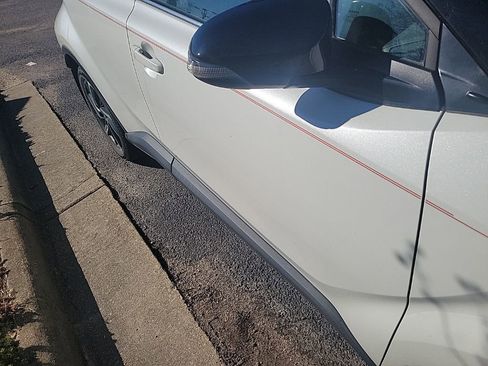 Used 2021 Toyota C-HR Limited image 7