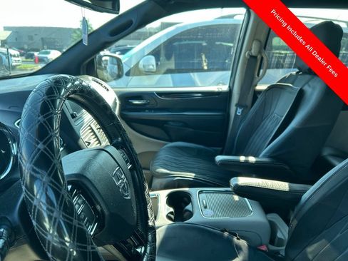 Used 2019 Dodge Grand Caravan SXT FWD image 11