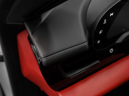 Used 2023 Porsche Taycan image 32