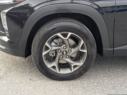 Certified 2025 Chevrolet Trax LT w/ LT Convenience Package image 10