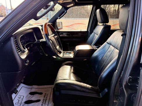 Used 2015 Lincoln Navigator Sport Utility 4D image 15