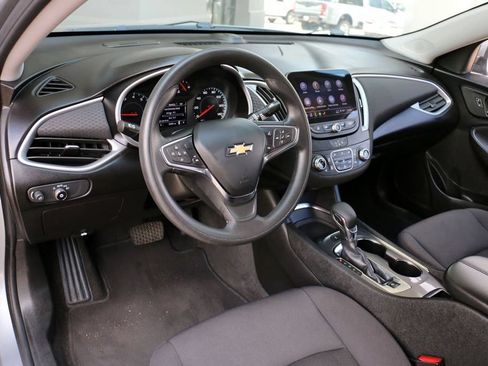 Used 2025 Chevrolet Malibu LT FWD image 17