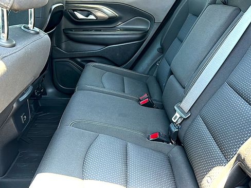 Used 2022 GMC Terrain SLE w/ Driver Convenience Package FWD image 18