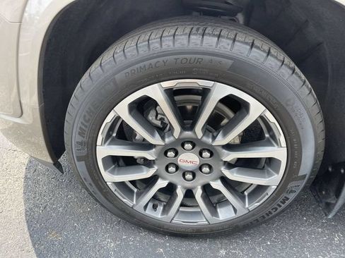 Used 2022 GMC Acadia Denali w/ Denali Ultimate Package AWD/4WD image 10