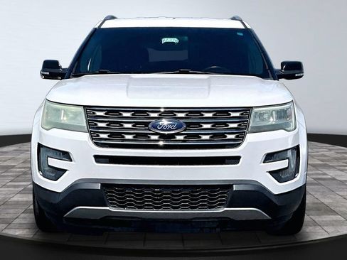 Used 2016 Ford Explorer XLT FWD image 3