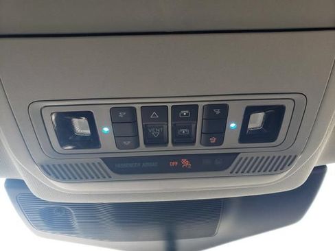 Used 2023 Ford Explorer XLT w/ Equipment Group 202A AWD/4WD image 28