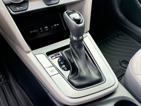 Used 2019 Hyundai Elantra SE image 17