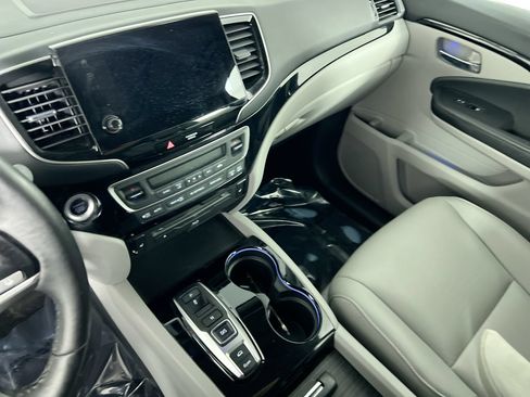 Used 2019 Honda Pilot Touring image 19