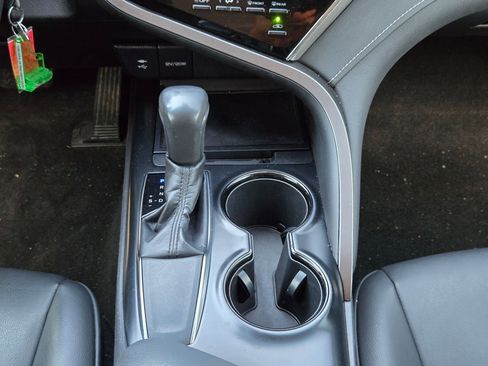 Used 2018 Toyota Camry SE w/ Moonroof Package FWD image 19